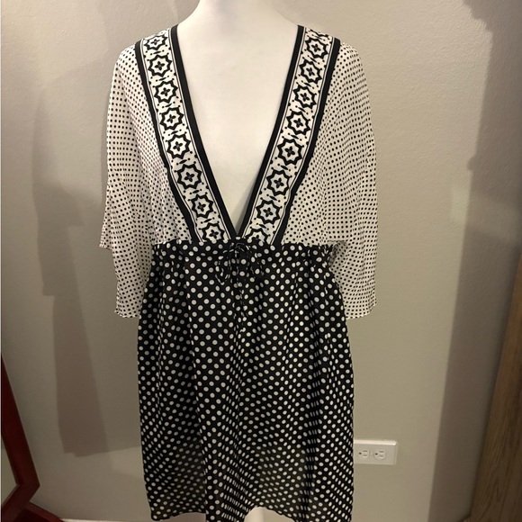 Gottex Dresses & Skirts - Gottex Black and White Mini Dress